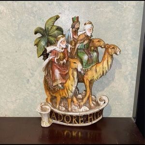 Wiseman adore him figurines